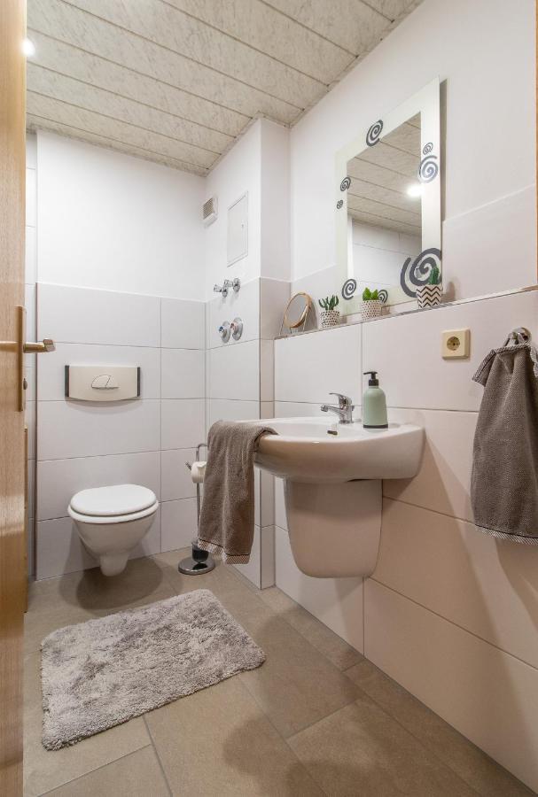 Modernes Apartment Im Gruenen I Balkon I Wlan I Stellplatz シュヴァルツェンベルク エクステリア 写真