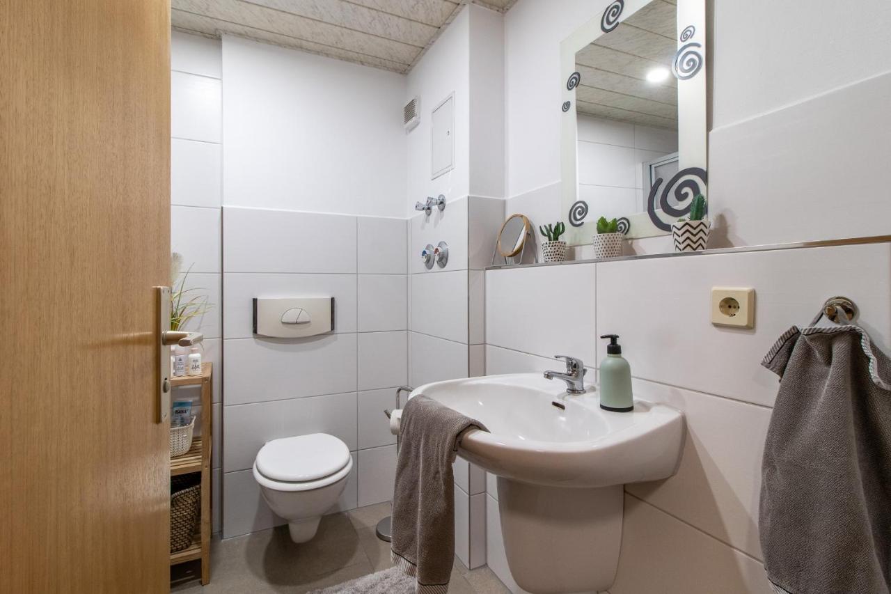 Modernes Apartment Im Gruenen I Balkon I Wlan I Stellplatz シュヴァルツェンベルク エクステリア 写真